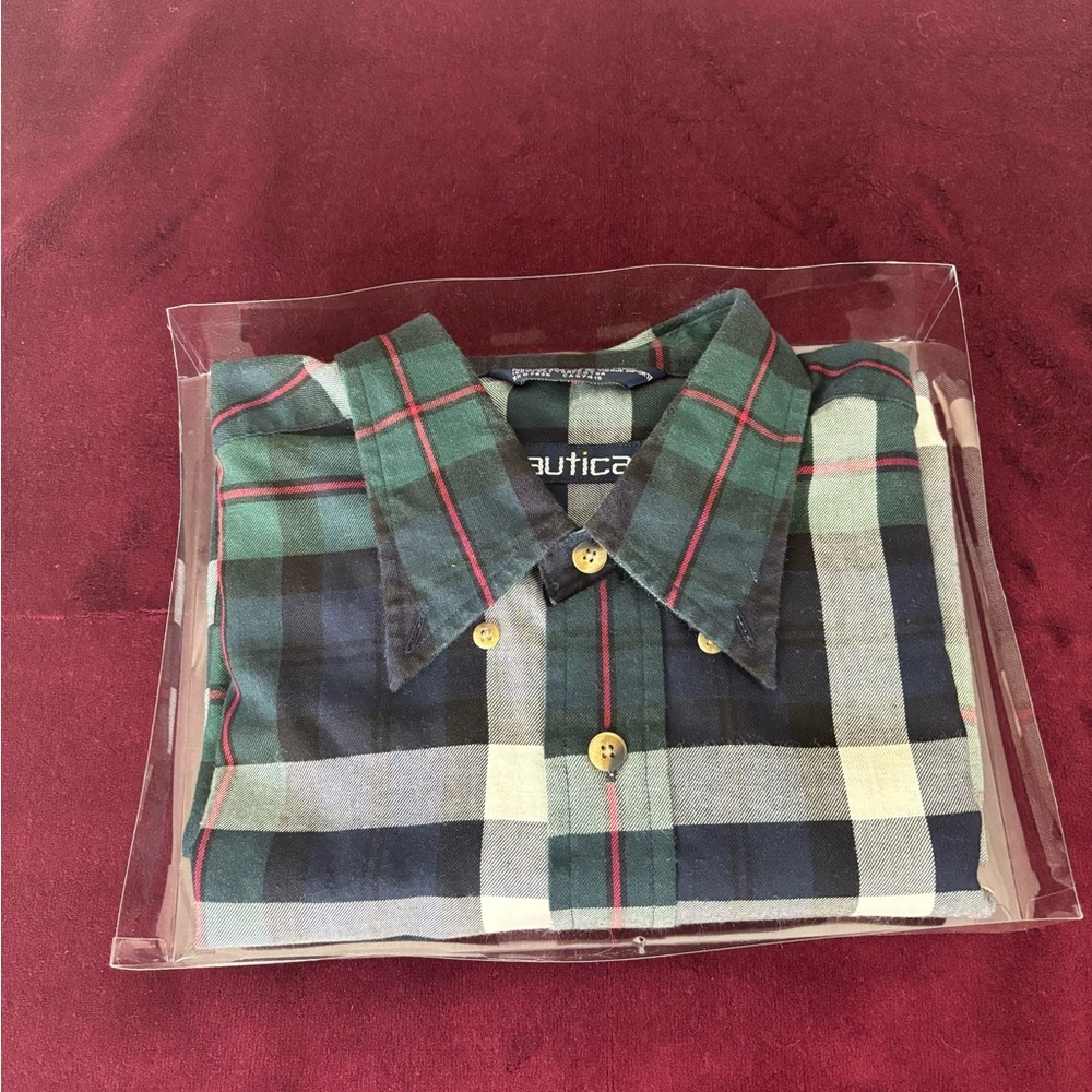 Nautica, men’s 100% cotton shirt in a size medium
